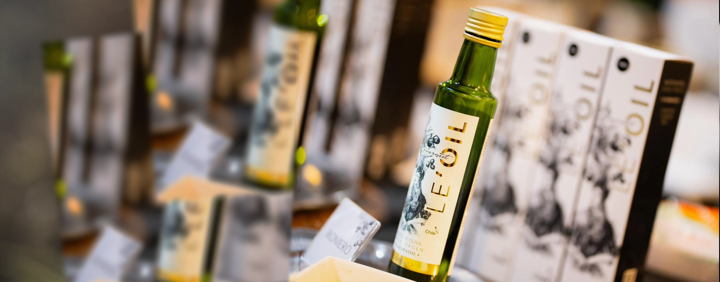 Detalle gastronómico con aceite premium